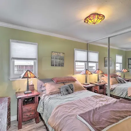 Charming Craftsman Cottage With Garden And Hot Tub!